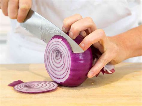Oct 30, 2023 · Follow these steps to properly slice an onion: Cut the onion in half through the root. With the knife tip, cut a wedge around root and remove. Slice straight down to cutting board, working through the half of the onion. When the onion is too narrow to sit upright, turn it on its side and finish slicing. 